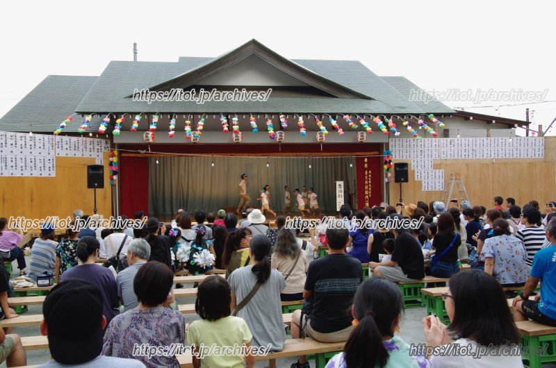「春日神社」での発表の様子