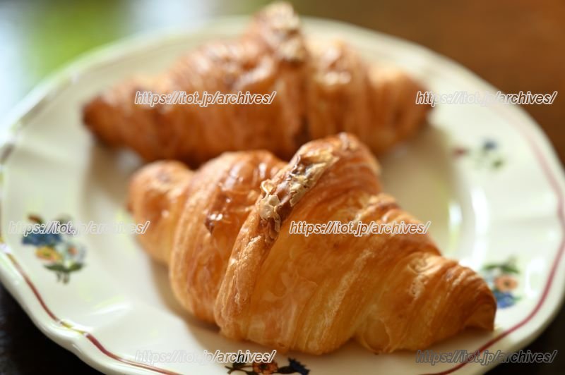 フランス産発酵バターをたっぷりと使ったクロワッサン