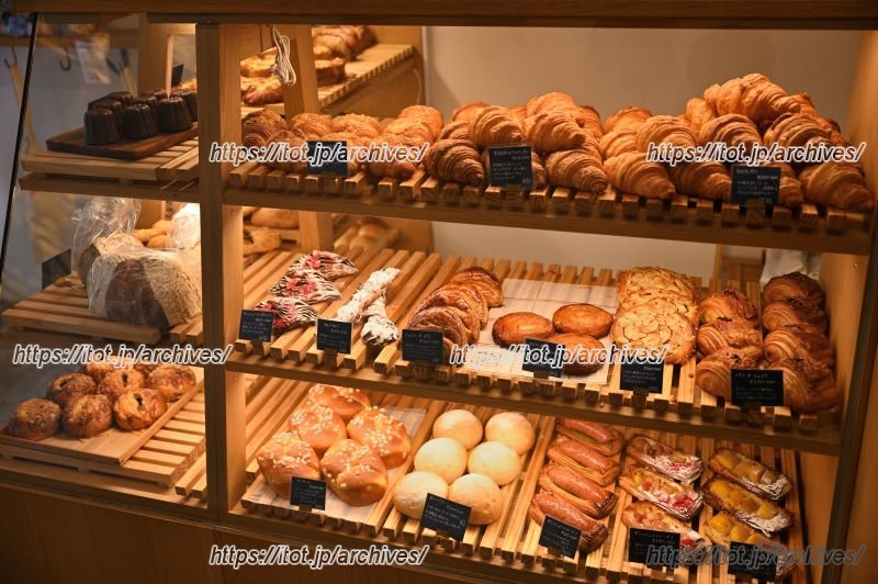 ブリオッシュやナンテールにねじねじなど、趣向を凝らしたパンが揃う