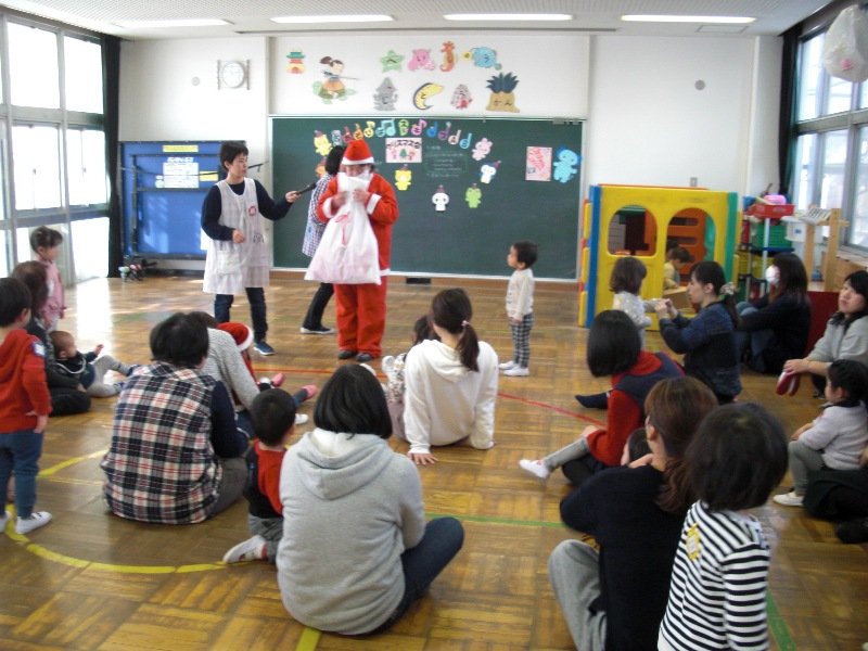 乳幼児向けプログラム「遊び場・スキップ」の「クリスマス会」