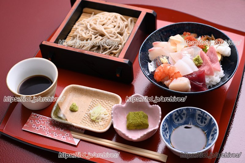 海鮮ちらしとお蕎麦のセット