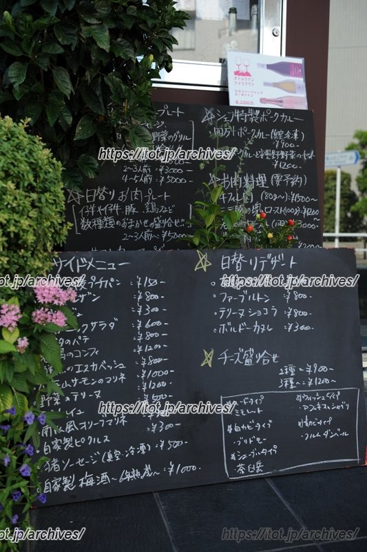 サイドメニューやデザートも充実している