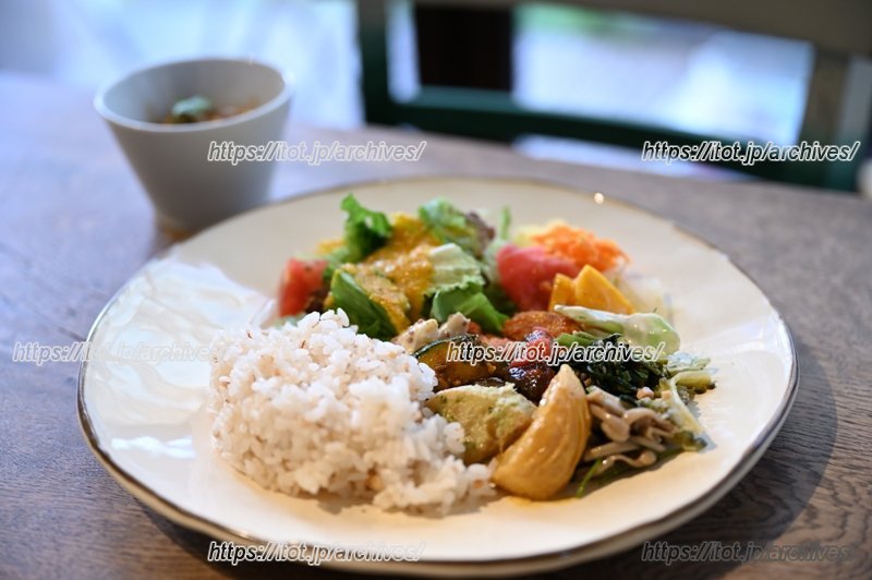 15品のデリが盛り合わさった「デリプレート」