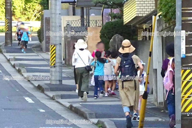 現代版「お月見どろぼう」の様子