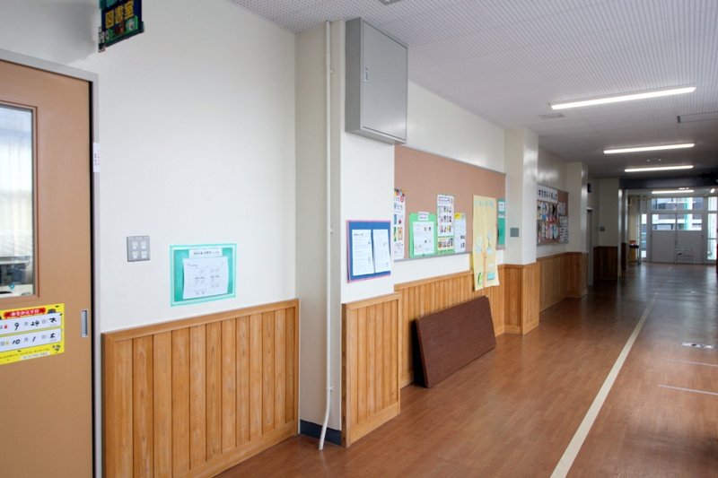 きれいに掃き清められた廊下