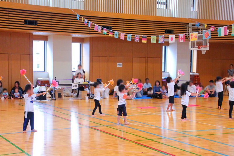 広い体育館で行う運動会