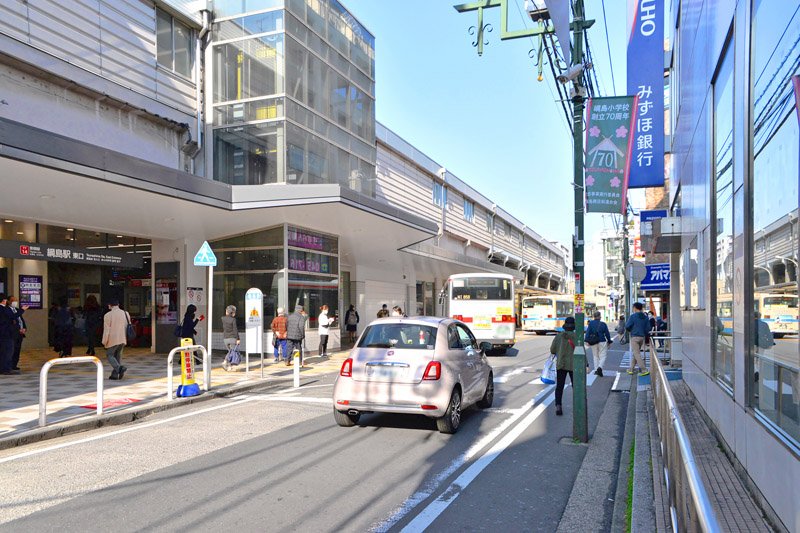 「綱島」駅東口前
