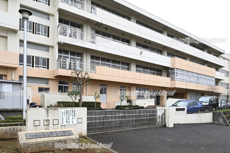 広くてきれいな校舎