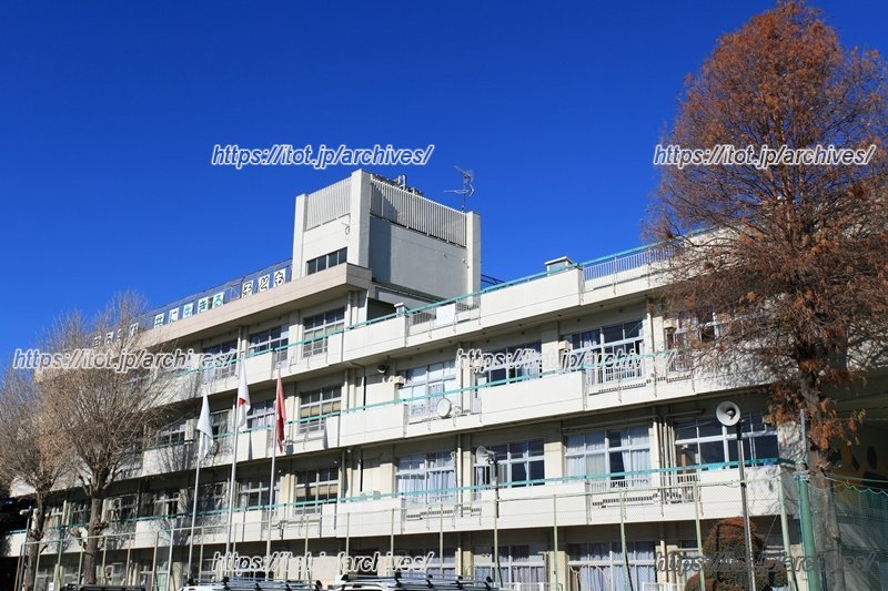 「さいたま市立仲町小学校」校舎外観