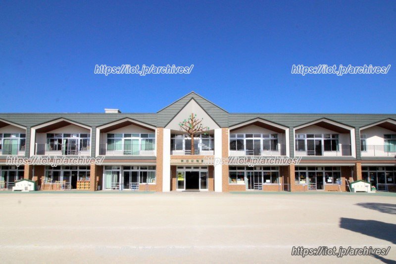 すべての保育室に陽射しが降り注ぐ南向きの園舎