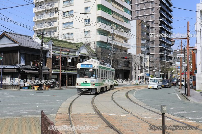 電停から見える、長崎次郎書店
