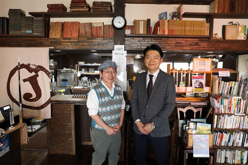 新町の歴史を感じる。本と珈琲を楽しむ空間／「長崎次郎書店」「長﨑次郎喫茶室」（熊本県）