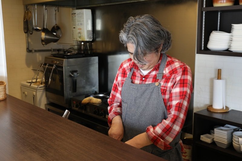 黙々と下ごしらえ中