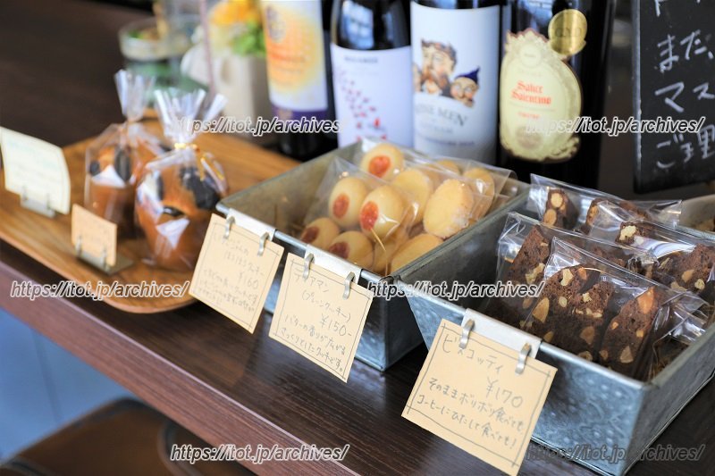 カウンター横の焼き菓子