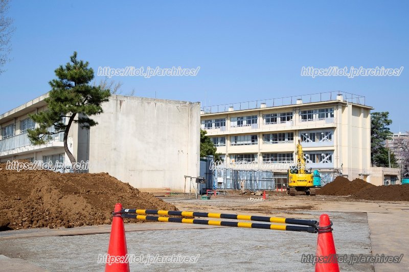 柏市立柏第三小学校 そちらは2022(令和4)年からの使用開始を予定し新校舎を増築中