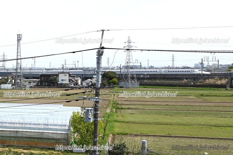 校舎から見える新幹線