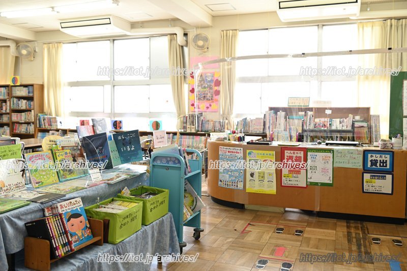 学校内図書館の様子