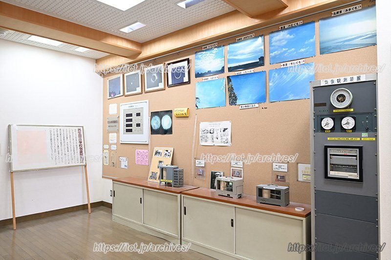 校内には気象に関する展示のコーナーも 校内には気象に関する展示のコーナーも