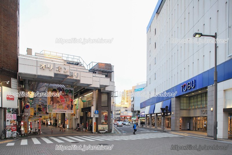 駅を降りてすぐの所にアーケードがある