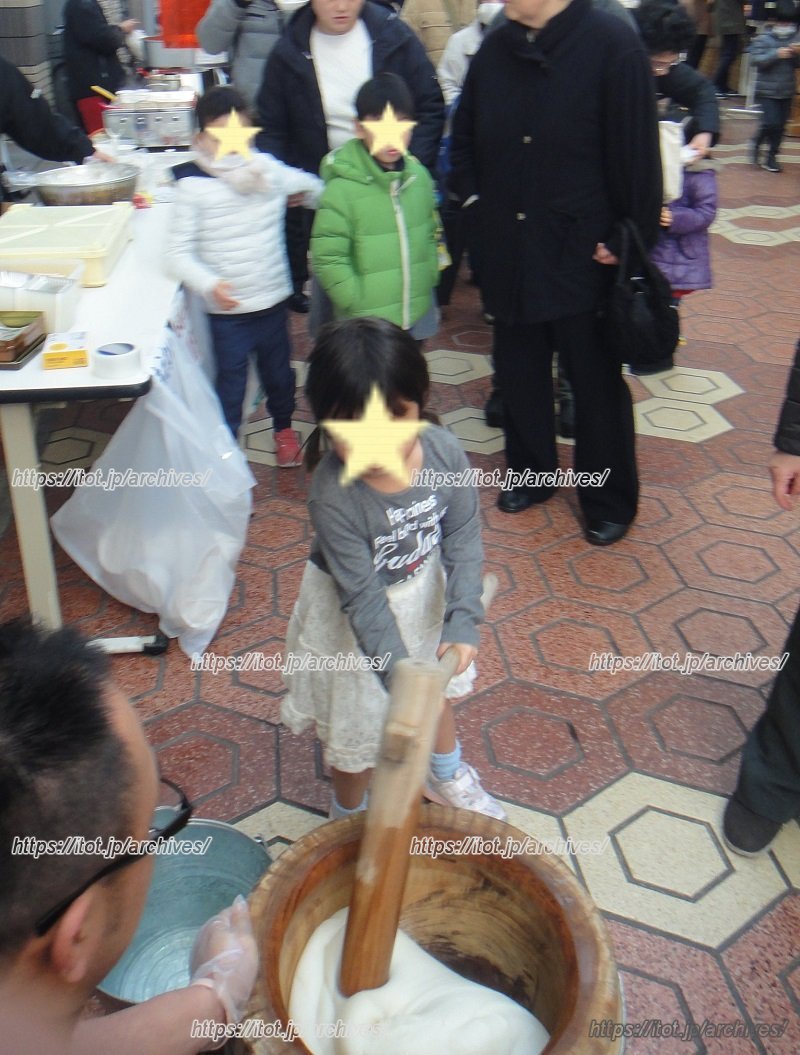 つきたてのお餅が食べられる「餅つき大会」