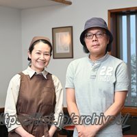 石坂かえさん（左）と樋口八也さん（右）