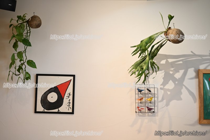 店内ではジャンルを問わず、様々なアートが楽しめる