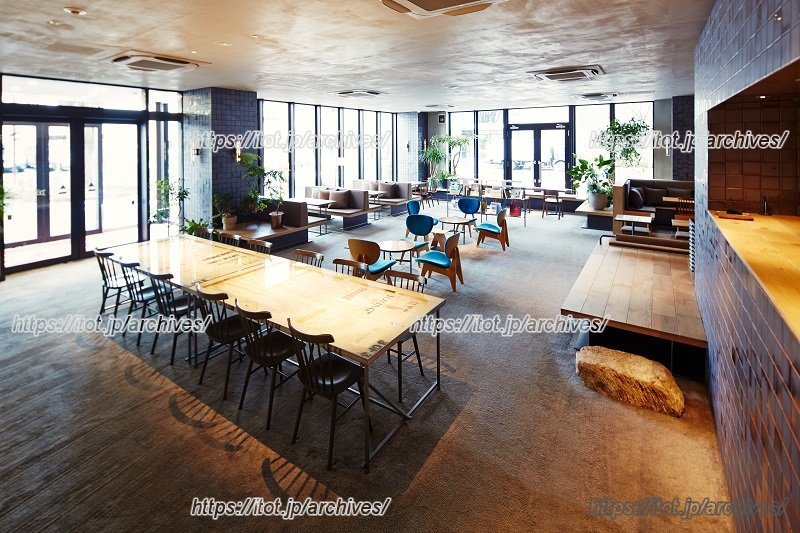 外からの光も入る落ち着いた空間