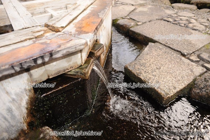 1843(天保14)年の「善光寺道名所図会」には「当国第一の名水」と紹介されている湧水「源智の井戸」