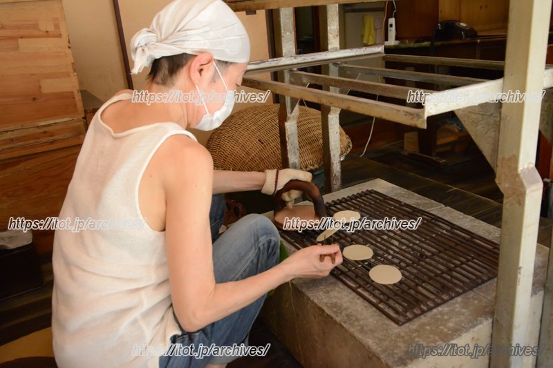 1枚1枚丁寧に焼いていく