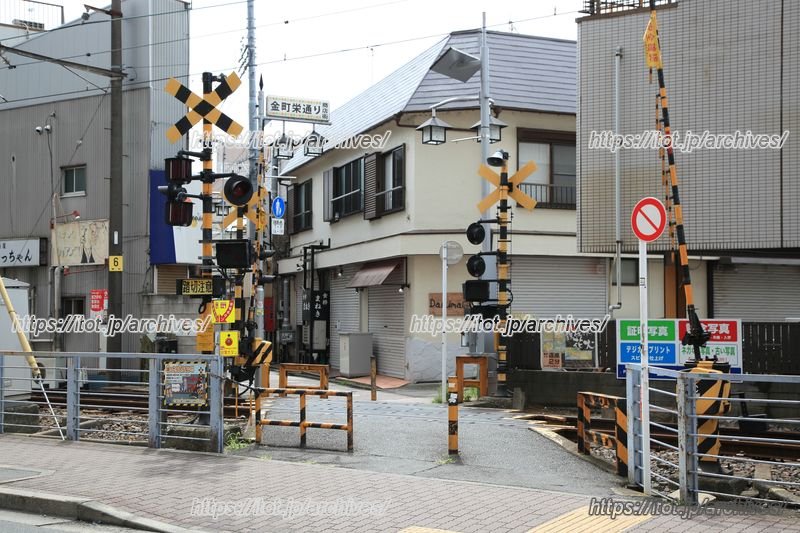 昔ながらの商店街も残るまちなみ