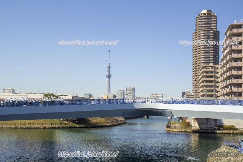 小名木川と横十間川が交差する上にかかるクローバー橋