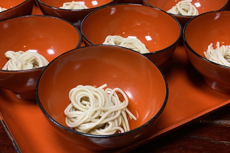 比較的柔らかいわんこそば専用の麺