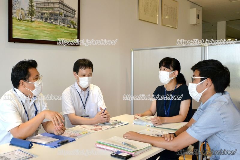 行政のバックアップが心強い平塚での暮らしについて語る担当者4名