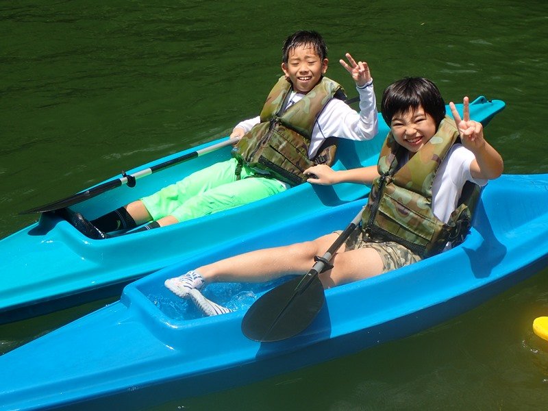 過去開催の「ひの自然学校・日帰りカヌー」の様子