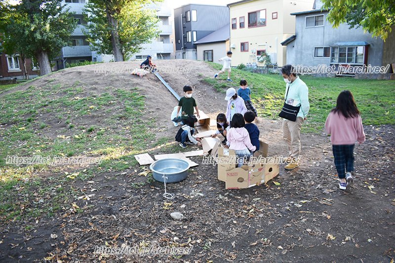 大人が助言しなくても、子どもたちが自ら遊び方を考え実行している