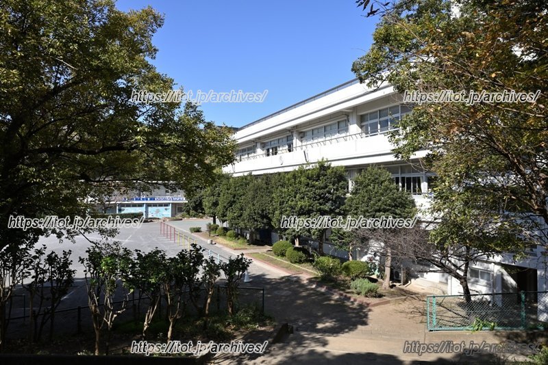 「横浜市立間門小学校」