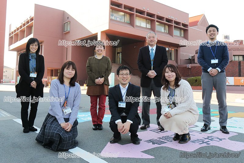 こども青少年課　金子亜矢様、保育企画課　宮野晋吾様、保育運営課　係長　三木陽子様、いくしあ推進課　課長　吉岡健彦様、いくしあ推進課　係長　安達裕美様、いくしあ推進課　清野紫様、ユース交流センター　センター長　片岡一樹様