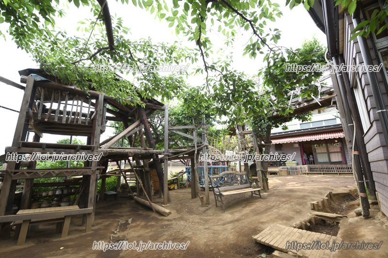 手作りの遊具（2017年撮影）