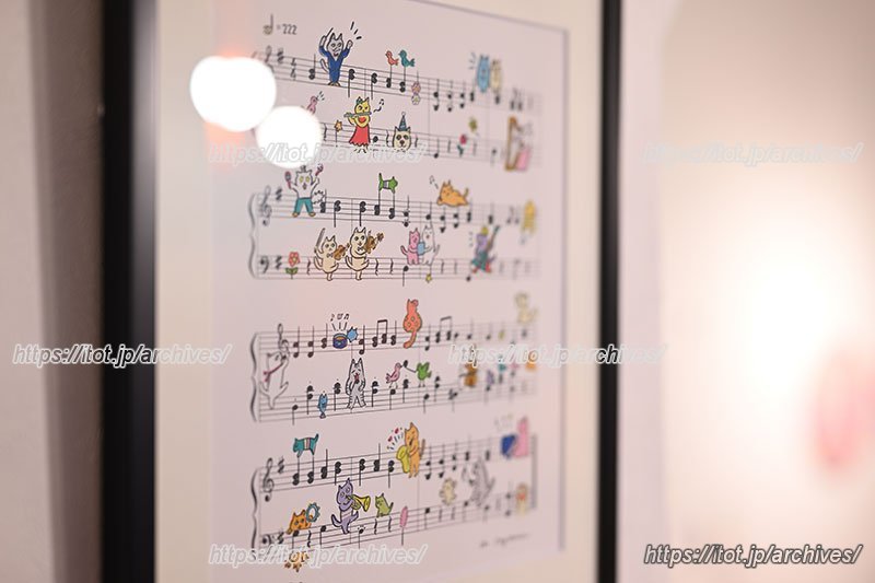 楽譜の上にいる猫たちがとてもキュート