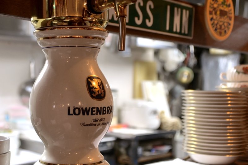 陶器製のビールサーバー