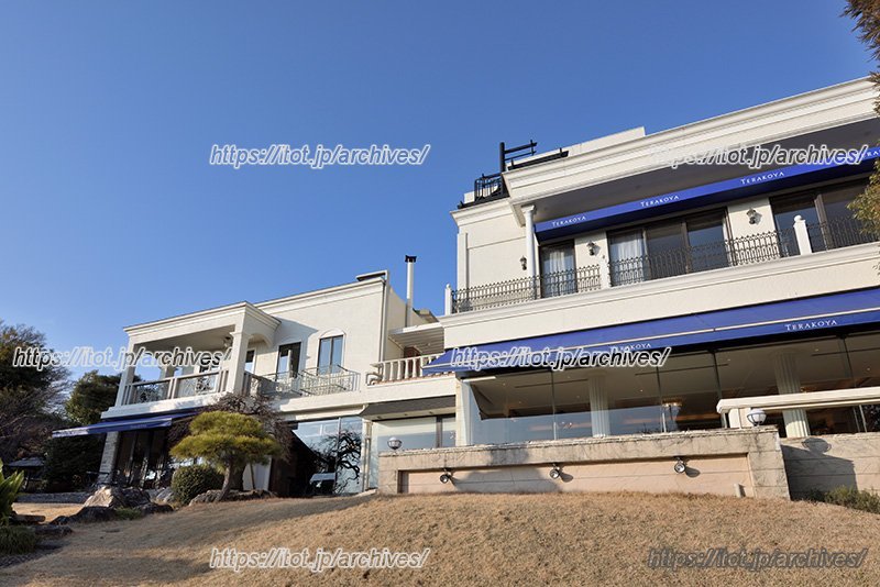 華やかながらも、どこか落ち着きを感じられる外観