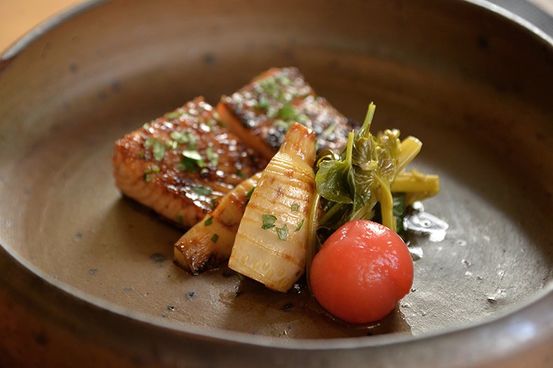 目にも美しい品々