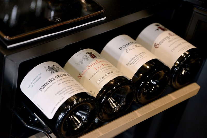 お店に並ぶワイン