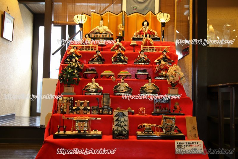 店内に飾られたお雛様