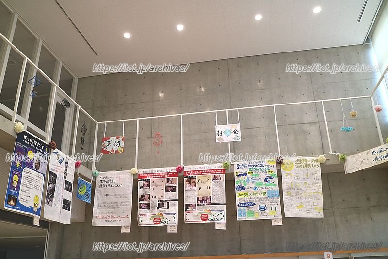 図書室のコマーシャルボード（本の紹介）