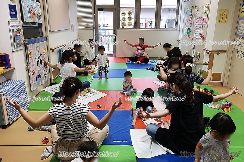 「子育てサロン」 親子でエクササイズ