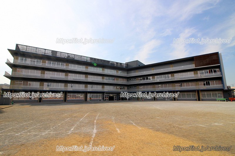 広々とした校庭