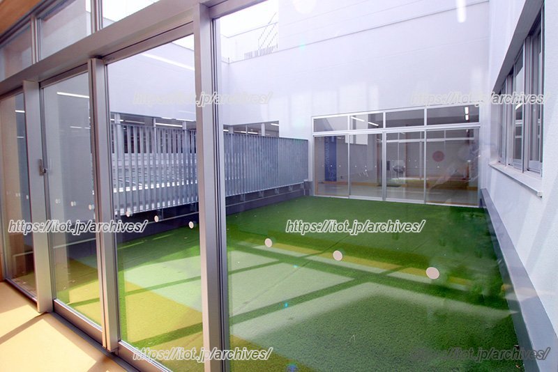 採光のために設けられた吹き抜け空間