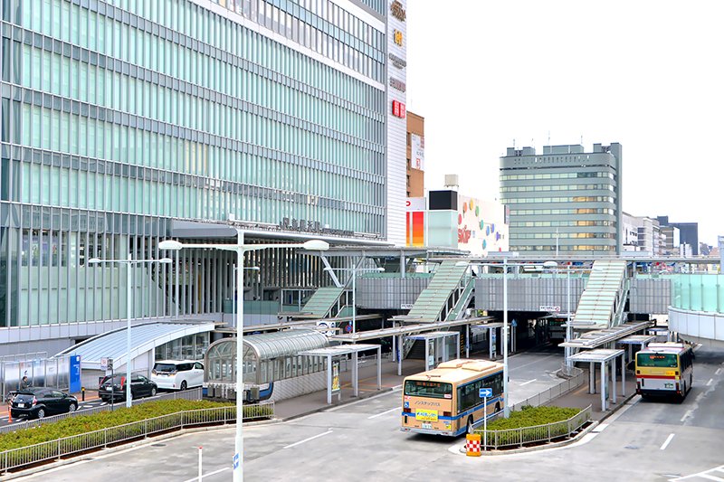 「新横浜」駅前の様子