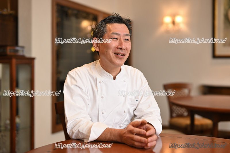 創業当時について語る加藤シェフ